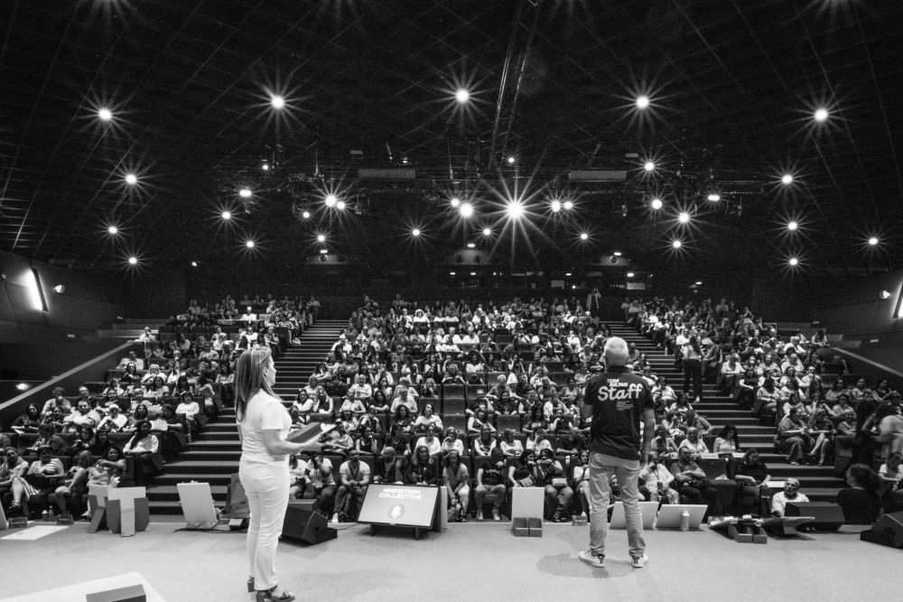 Public lors d'une plénière durant une journée de team building organisé par Refeel Events