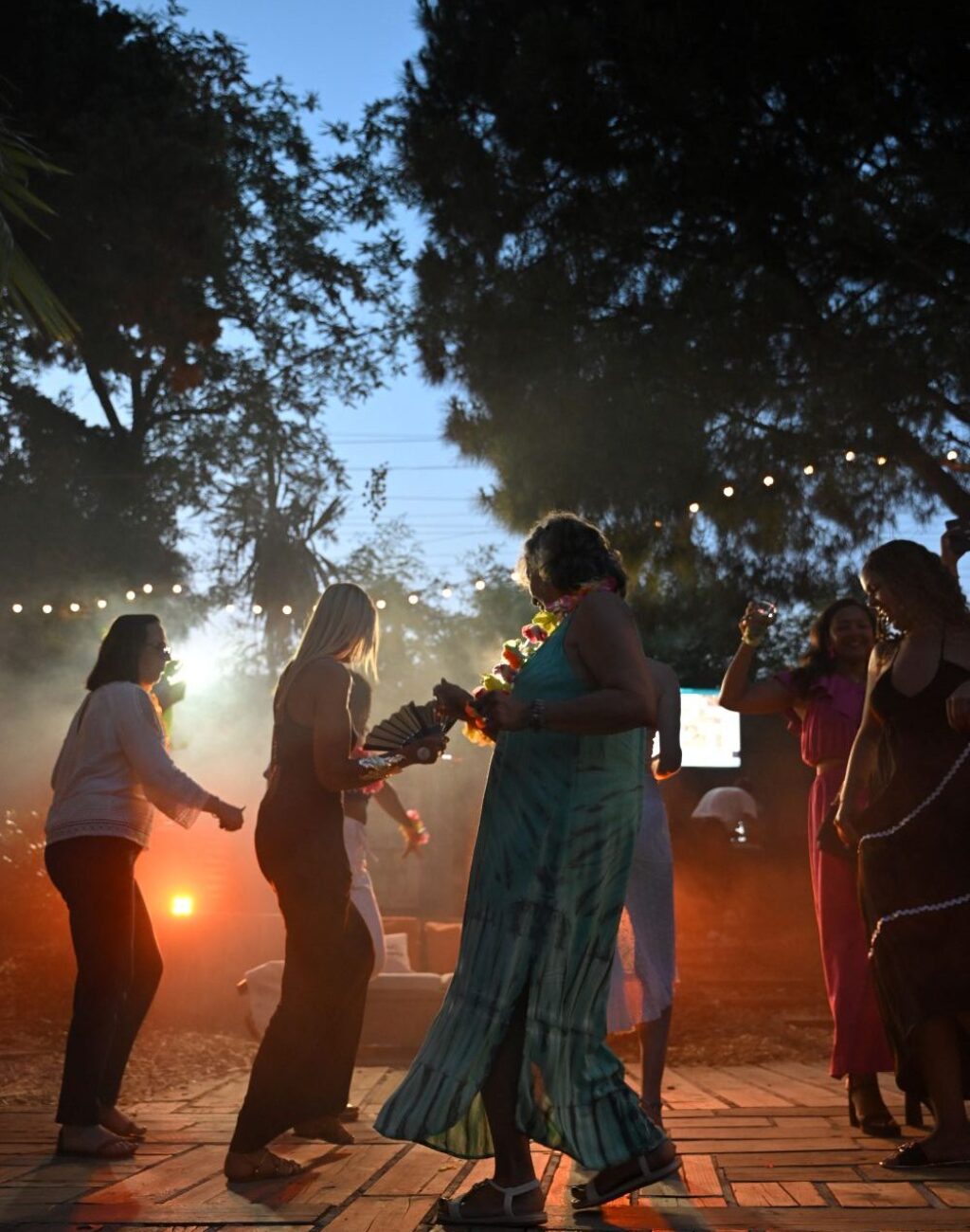 Invités dansant lors d'un dîner de gala organisé par Refeel Events